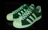 Adidas阿迪三叶草贝壳头板鞋 2010新款夜光黑蛇纹 男