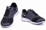 Nike耐克赤足跑鞋 2011新款5.0网面黑白 男