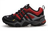 阿迪登山鞋 2011第一款黑红 男