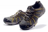 哥伦比亚登山鞋 2012新款户外旅游灰黄色 男