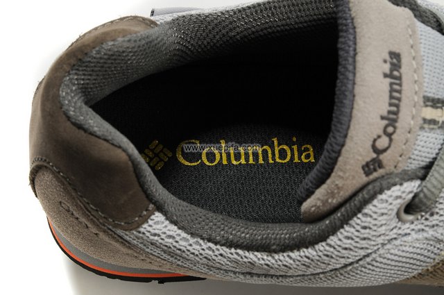 哥伦比亚登山鞋 新款卡其色 男
