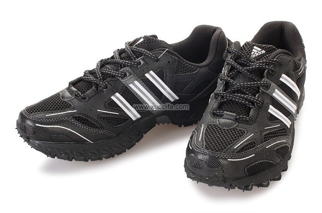 阿迪登山鞋 2011第二款黑银 男