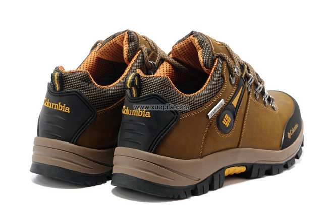 哥伦比亚登山鞋 2012新款疯马皮卡其 男
