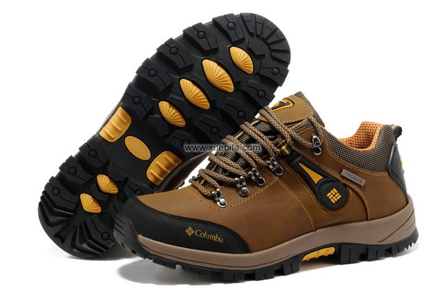 哥伦比亚登山鞋 2012新款疯马皮卡其 男