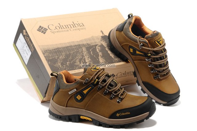 哥伦比亚登山鞋 2012新款疯马皮卡其 男