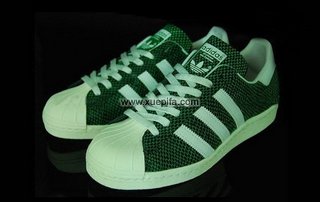 Adidas阿迪三叶草贝壳头板鞋 2010新款夜光黑蛇纹 男