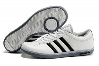 Adidas阿迪三叶草复古休闲鞋 2011新款speed tennis白黑低帮 男