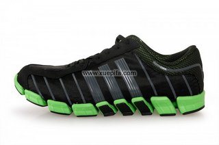 Adidas阿迪毛毛虫跑鞋 2011新款绿黑 男